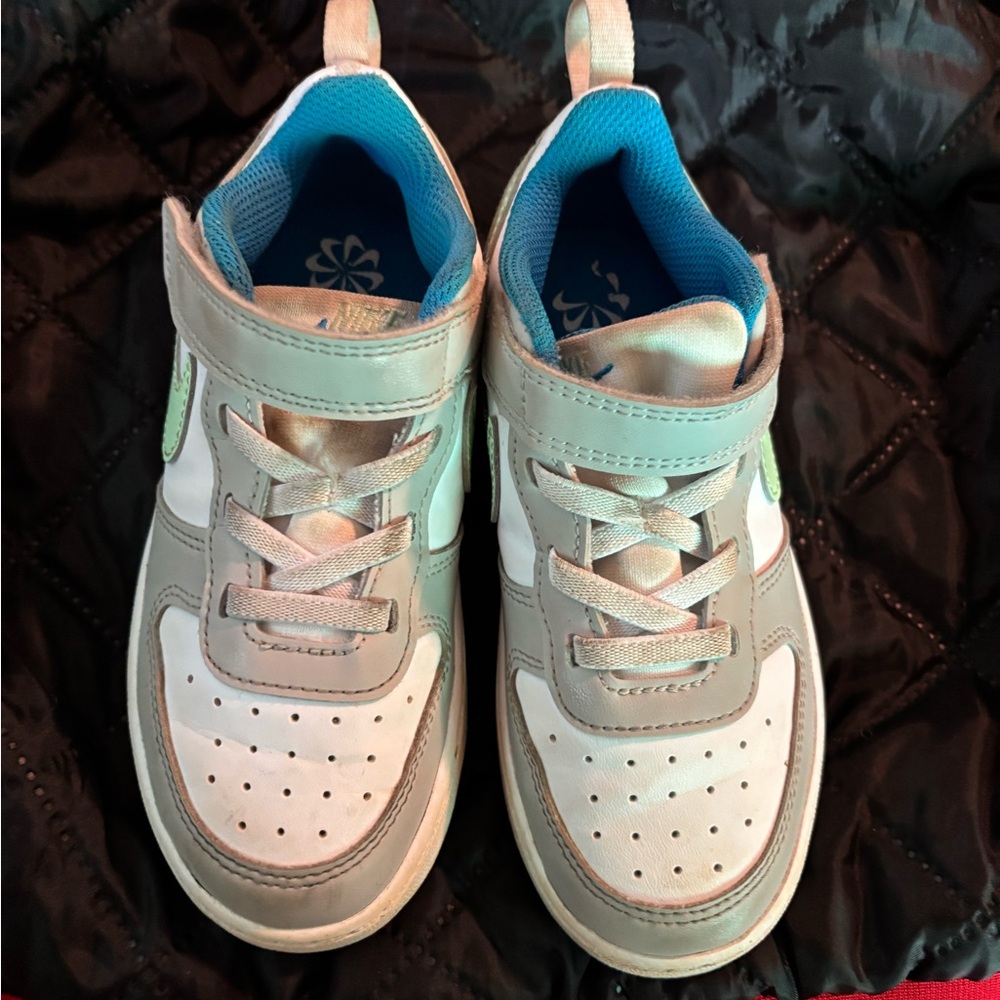 Nike White and Gray Sneakers Retro Style